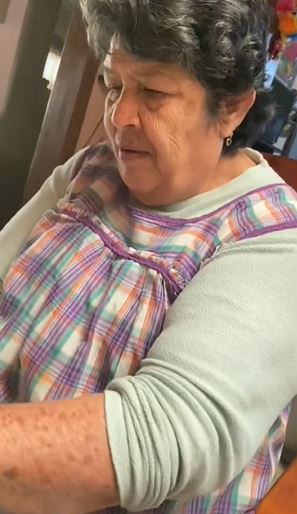 Video de abuelita regalando sus ahorros conmueve a internet