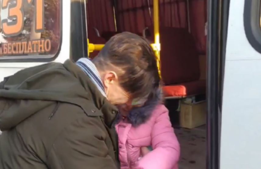 Video de ucraniano despidiéndose de su hija conmueve a internet