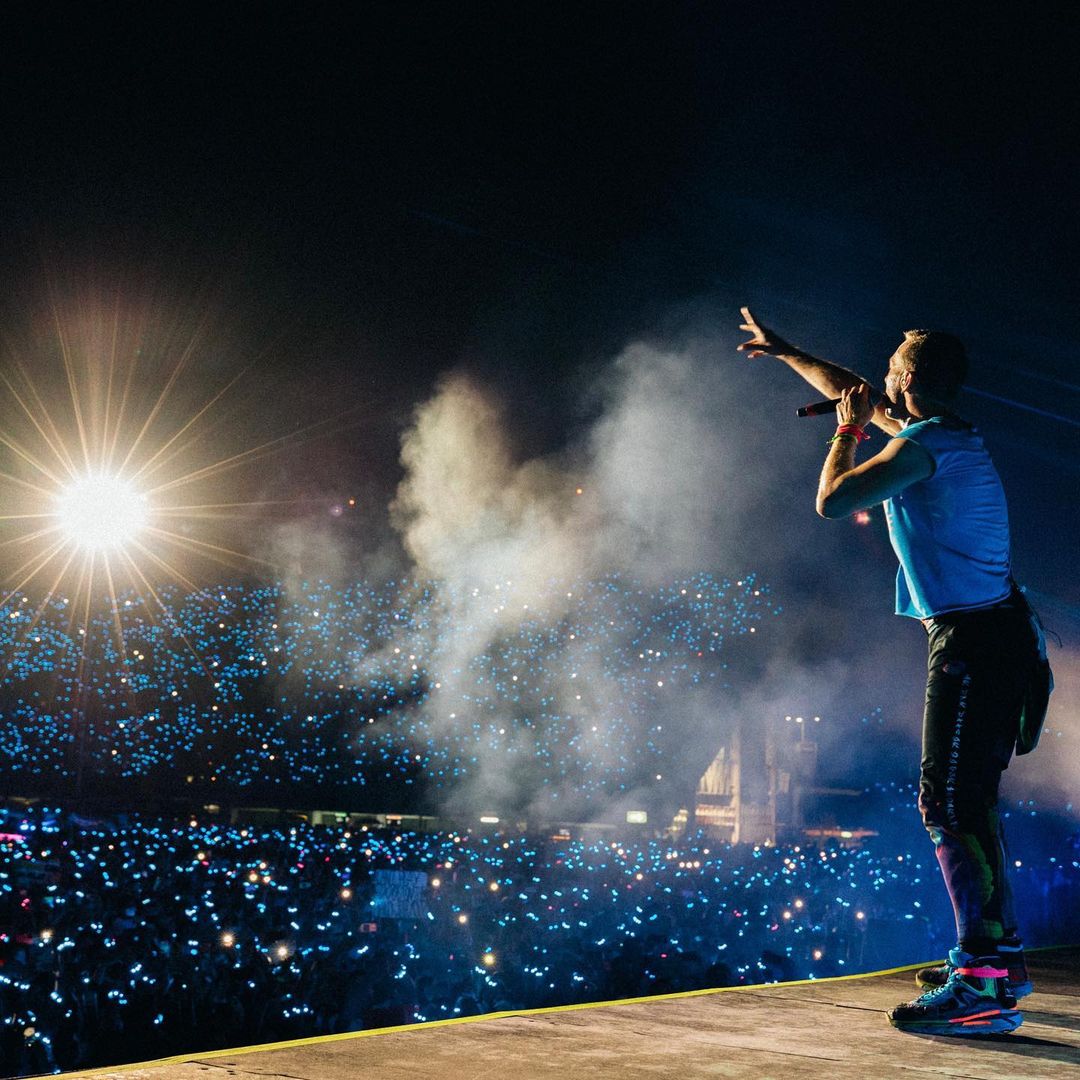 Coldplay canta Amor eterno de Juan Gabriel en show |VIDEO 