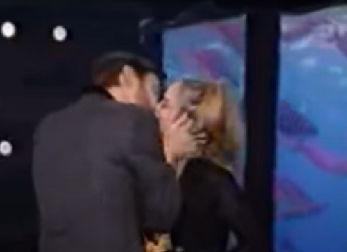 Jim Carrey besó a la fuerza a Alicia Silverstone