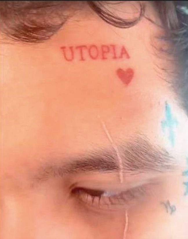 Christian Nodal tatuaje Utopía 