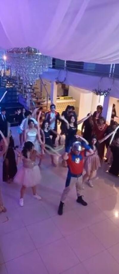 Baile del intro de Peacemaker en XV años se hace viral