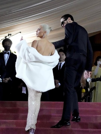 Kim Kardashian dañó vestido de Marilyn Monroe; así lo dejó
