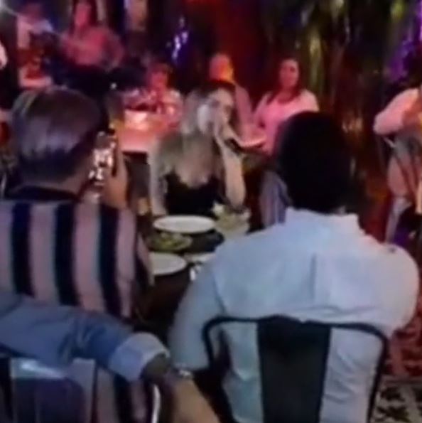 Difunden video de Belinda cantando tema de desamor en un bar