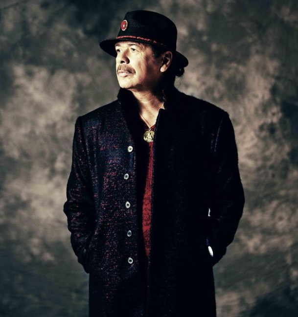 ¿Cómo está Carlos Santana tras desvanecerse en concierto?