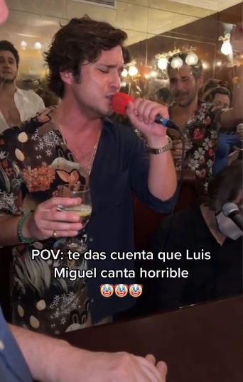 Video de Diego Boneta cantando mal en un bar se hace viral