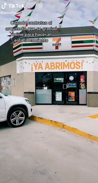 Inauguran 7-Eleven sin entrada a estacionamiento |VIDEO