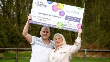 Mujer deja a su novio tras ganar la lotería