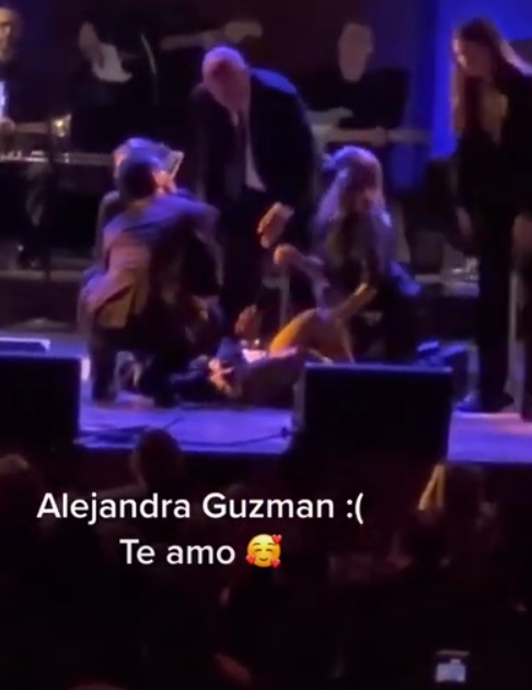 ¿Cómo está Alejandra Guzmán tras sufrir caída en pleno concierto?
