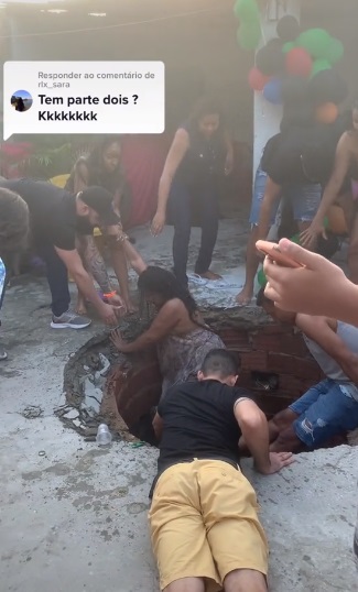 Video de mujeres que crean socavón en Brasil se hace viral