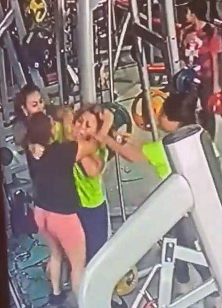 Pelea de mujeres en gimnasio se hace viral