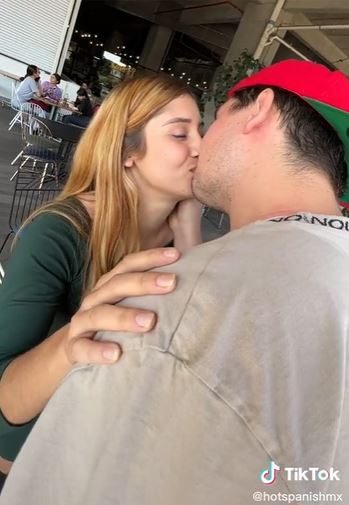 Fofo Márquez hace chupetón y besa a joven en reto de TikTok