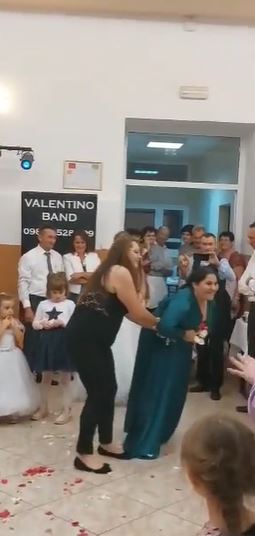 Pelea por ramo de novia se hace viral