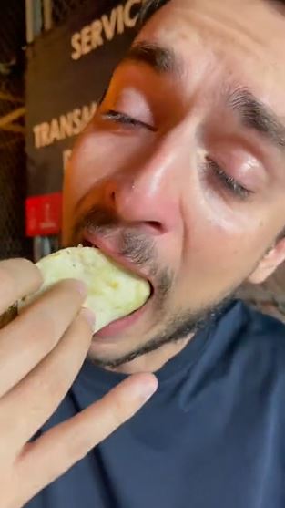 Alemán llora al probar tacos por primera vez |VIDEO