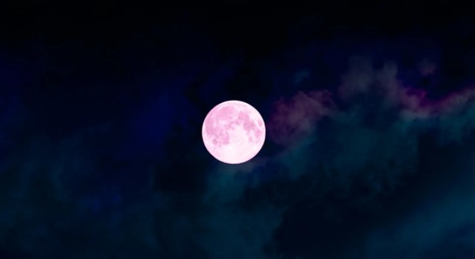 Luna rosa de abril horario