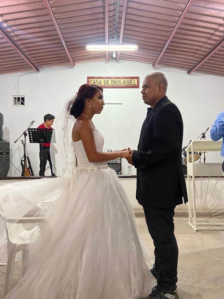 Novios se casan en el estado de Sonora