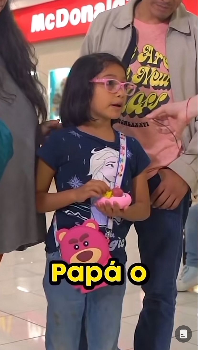 niña confiesa infidelidad de su mamá por 100 pesos