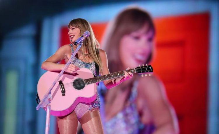 Taylor Swift entrega bonos a su equipo de producción