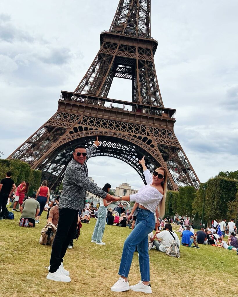 Brincos Dieras y esposa en Paris