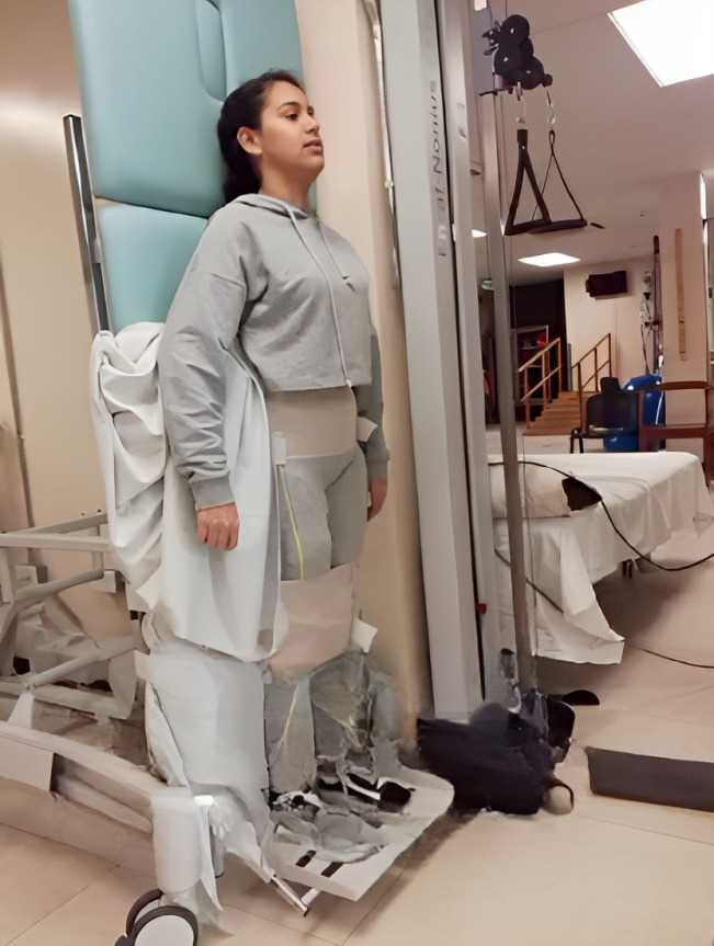 Mujer queda parapléjica tras perforarse
