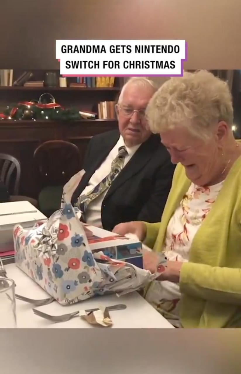 abuelita recibe nintendo switch video