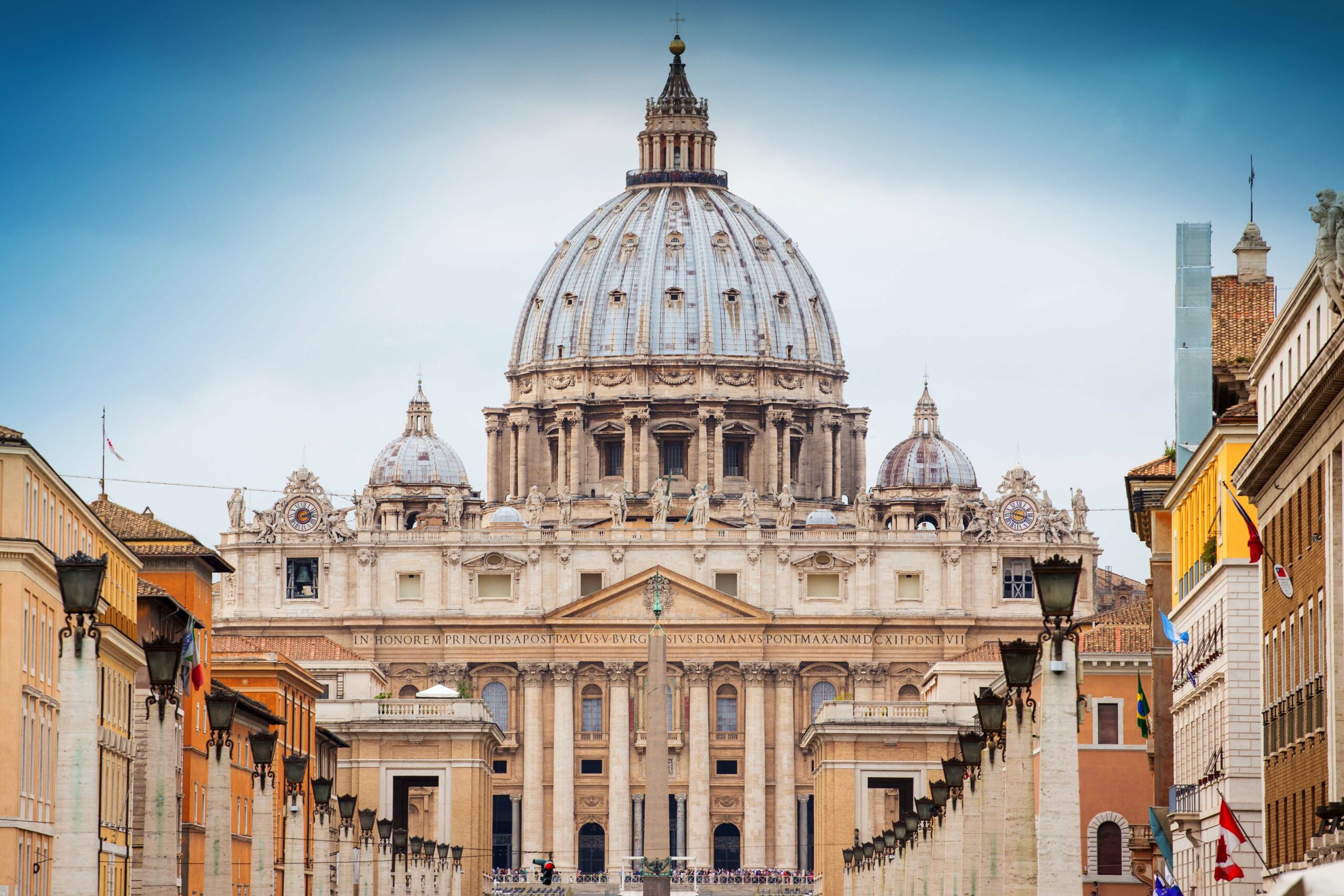 Vaticano aprueba bendición de parejas LGBT
