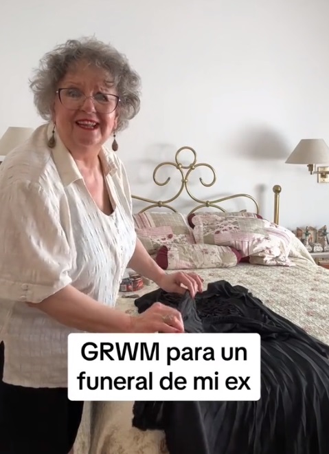 Abuelita da consejo de vestir en funeral de ex