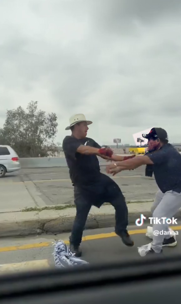 Vendedores pelean en Tijuana frente a Danna Paola