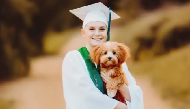Joven con cáncer adopta a un perro