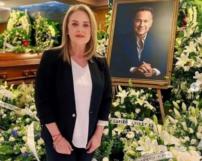 Famosos presumen su asistencia a funeral de Nicandro Díaz