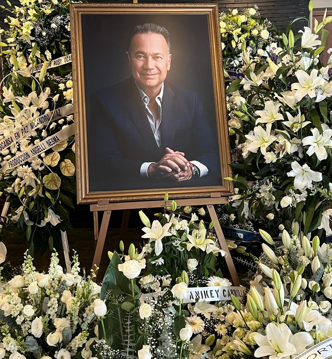 Nicandro Díaz. Tunden a famosos por tomarse fotos en funeral