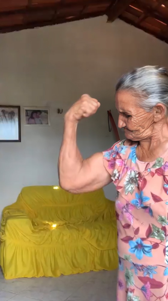 abuela asegura musculos son resultado de crochet