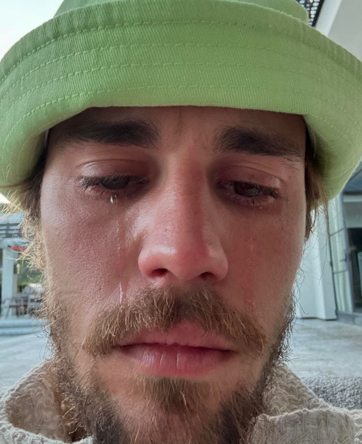 Justin Bieber publica fotos con lágrimas 