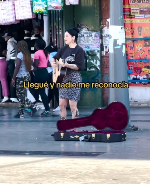 Nadie reconoció a Mon Laferte en calles de Chile