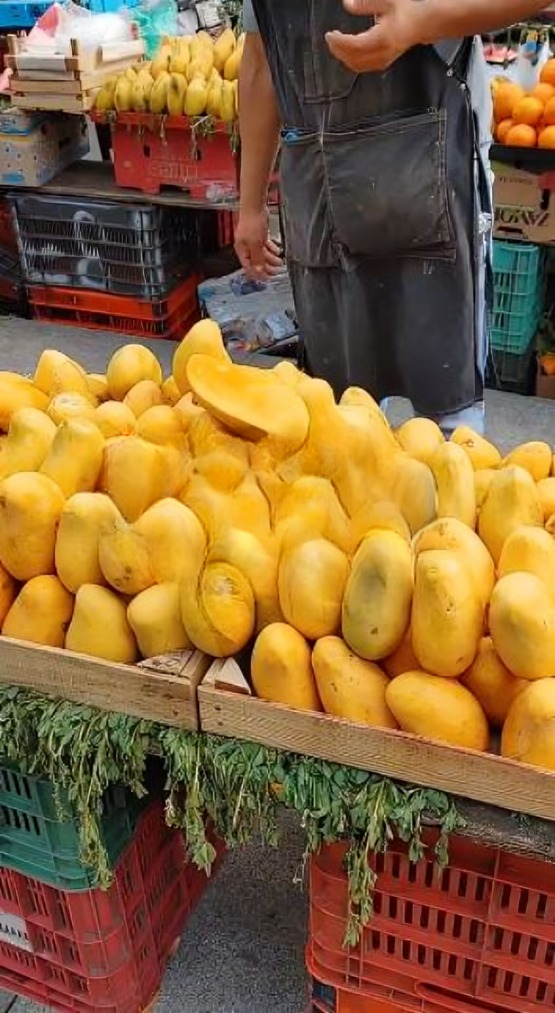 Coreana impresionada por precios de frutas en México