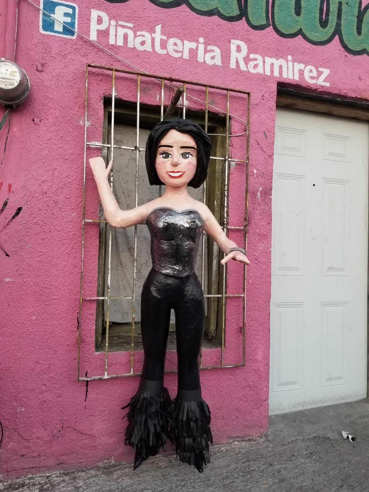 Ángela Aguilar demandaría a la Piñatería Ramírez