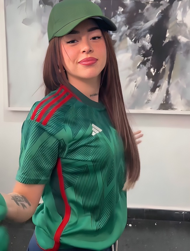 Nicki Nicole presume playera de la Selección Mexicana