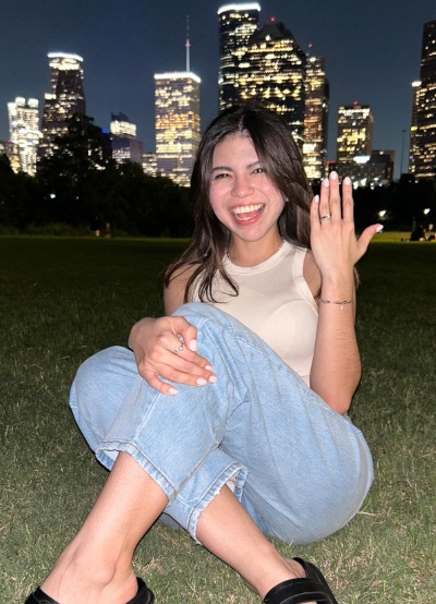 Novia de Fernanfloo presume su anillo de compromiso