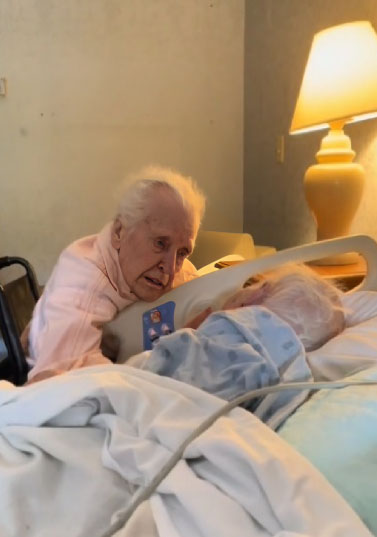 Abuelita se despide de su esposo