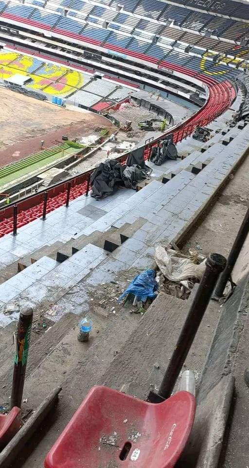 Retiran algunas partes del Estadio Azteca