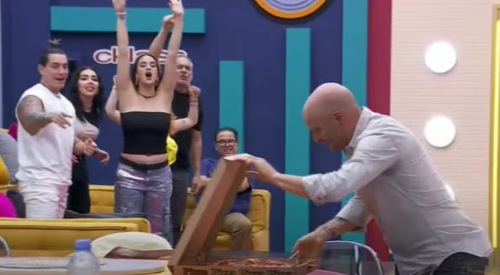 Facundo da pizza a famosos en LCDLF