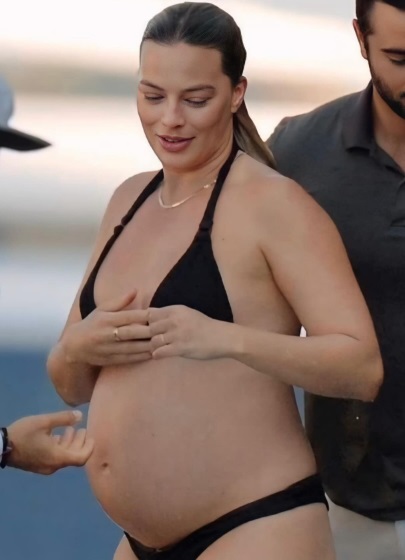 Margot Robbie muestra cómo va embarazo