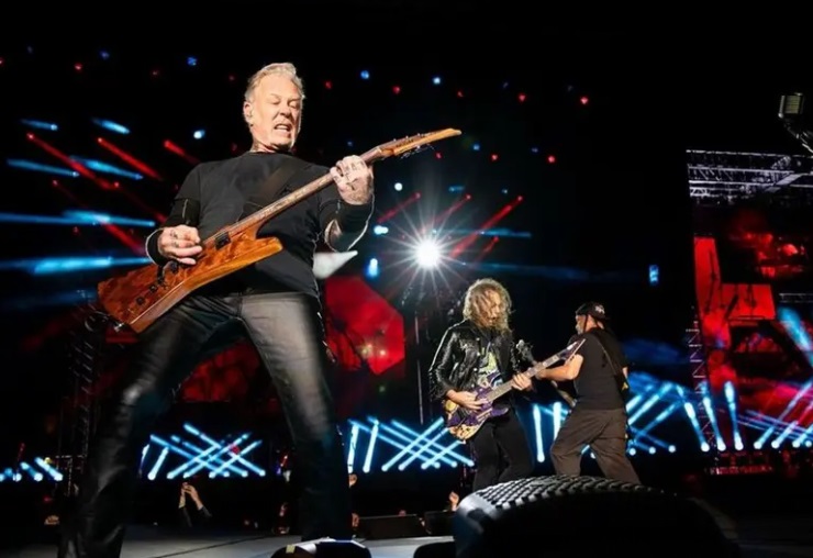 Metallica canta 'La negra Tomasa' con Caifanes