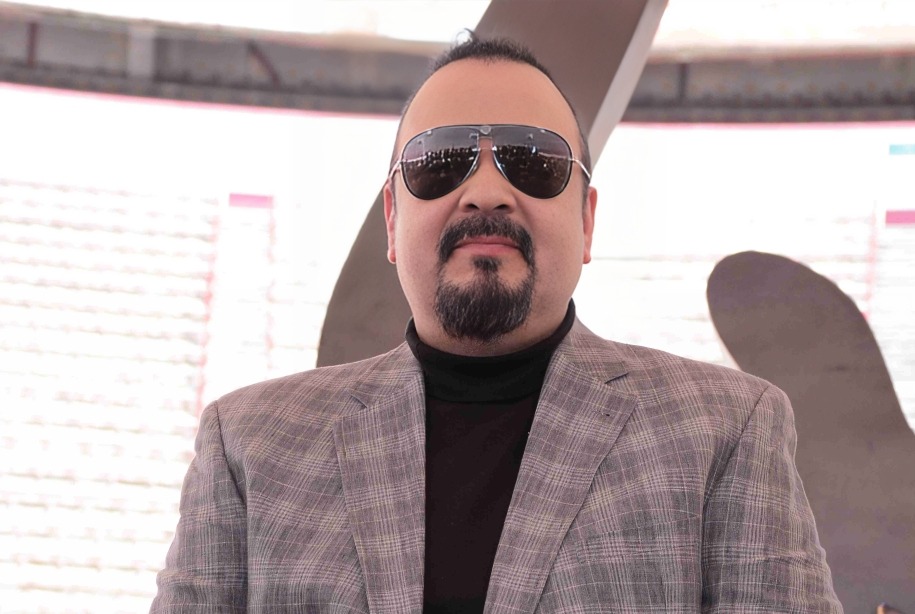 Pepe aguilar anuncia compromiso de Aneliz