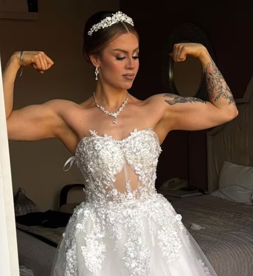 Novia musculosa el día de su boda