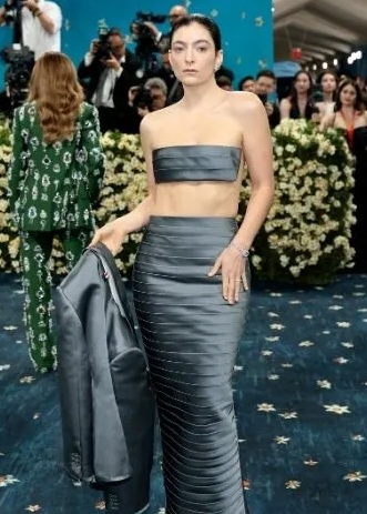 Lorde en la MET Gala 2025