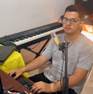 Músico pone en duda talento de Ángela Aguilar