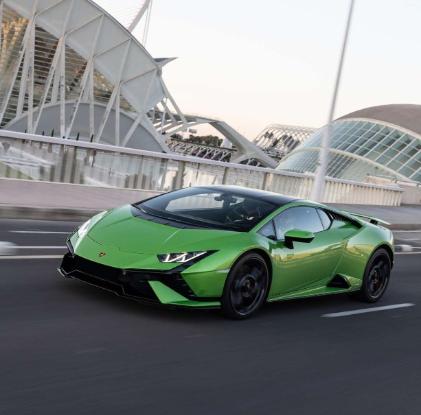¿Cuál es el costo y características del Lamborghini Huracán?
