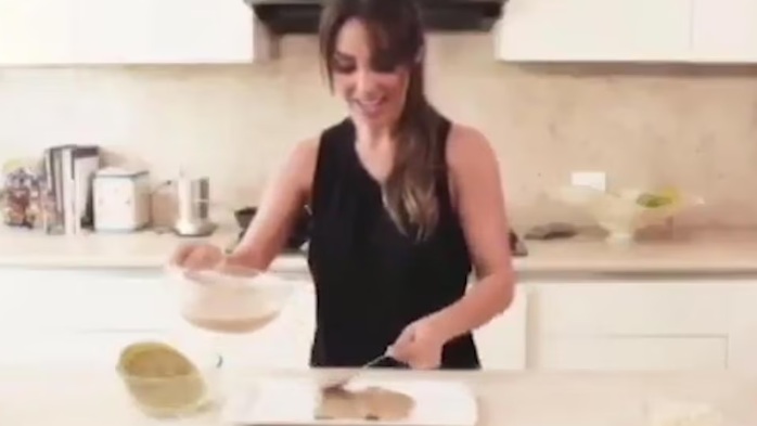 Redes comparan receta de Michelle Salas con la de Anahí