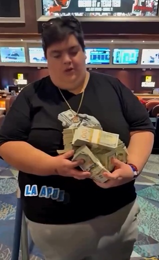Influencer apuesta por el Canelo y pierde millones 